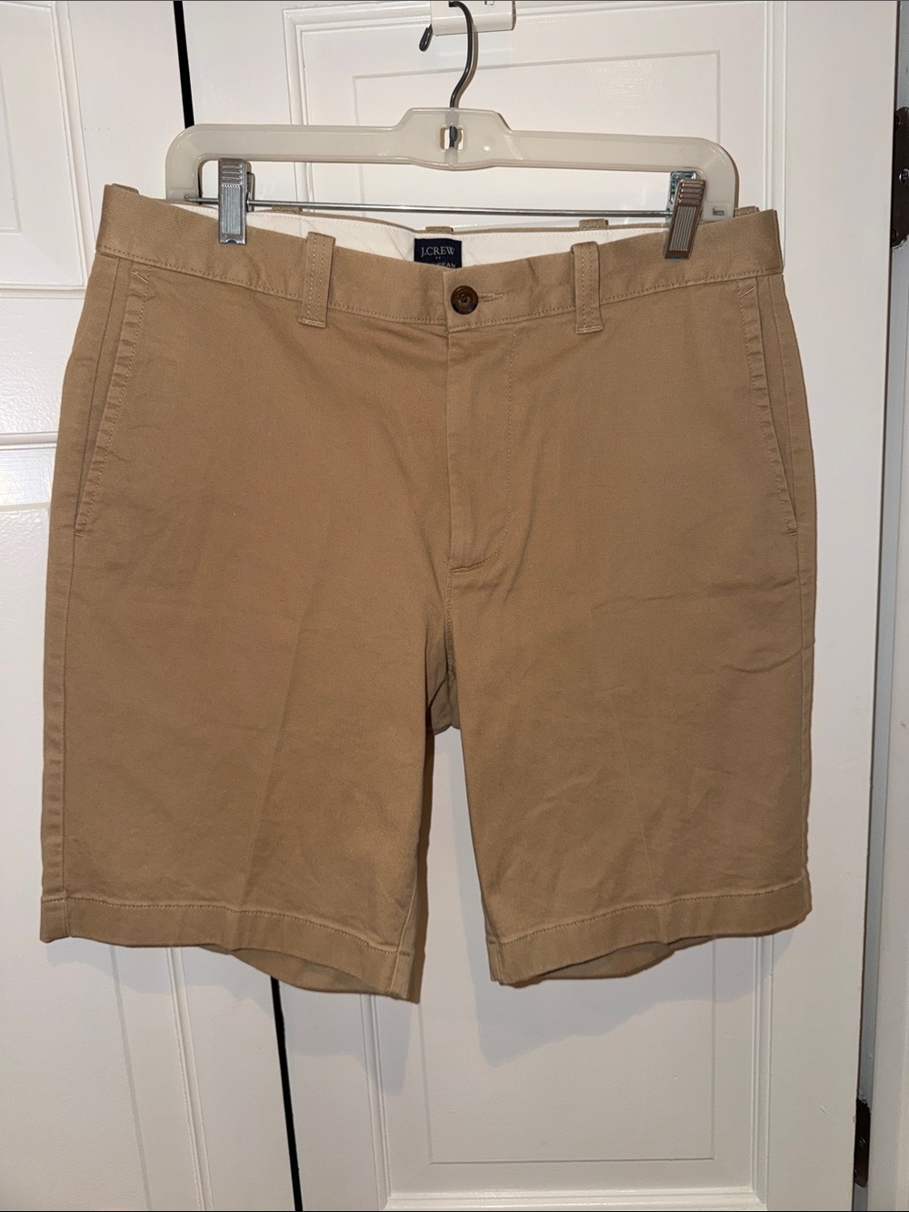 J. Crew Men's Flat Front Chino Shorts in Khaki